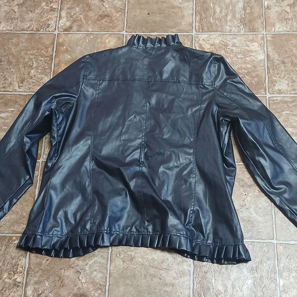 EUC Destiny Black Ruffle Trim Faux Leather Jacket Size 2X - Picture 6 of 7